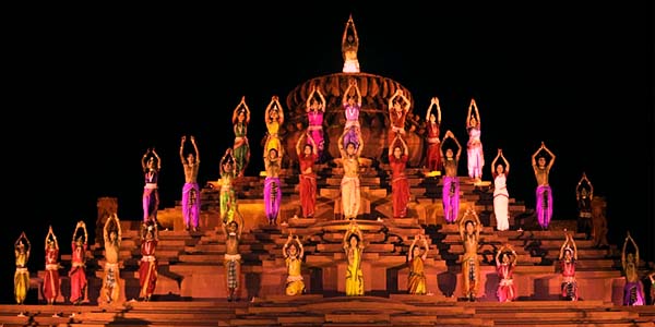 Be mesmerized with some amazing dance performances at the spectacular Modhera Dance Festival