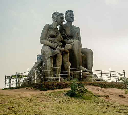 Kuravan Kurathi Statue